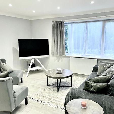 Lovely 1 Bed Apartment, 15Mins From Central ลอนดอน ภายนอก รูปภาพ